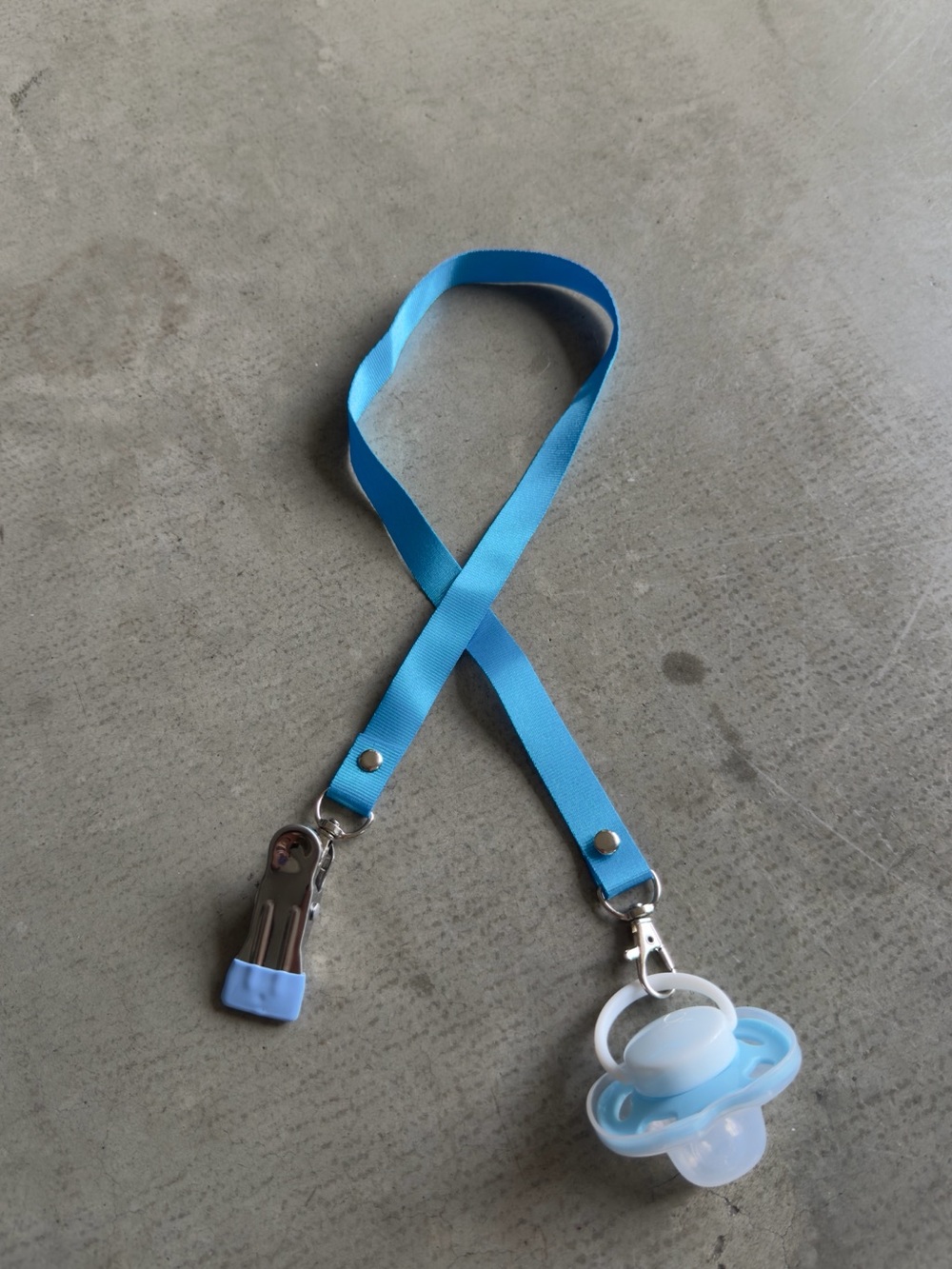 Pacifier Clip / Silicone & Strap Baby Accessory / Blue